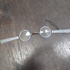 Stare ciekawe okulary.