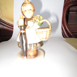 Figurka Goebel. "Na święta".