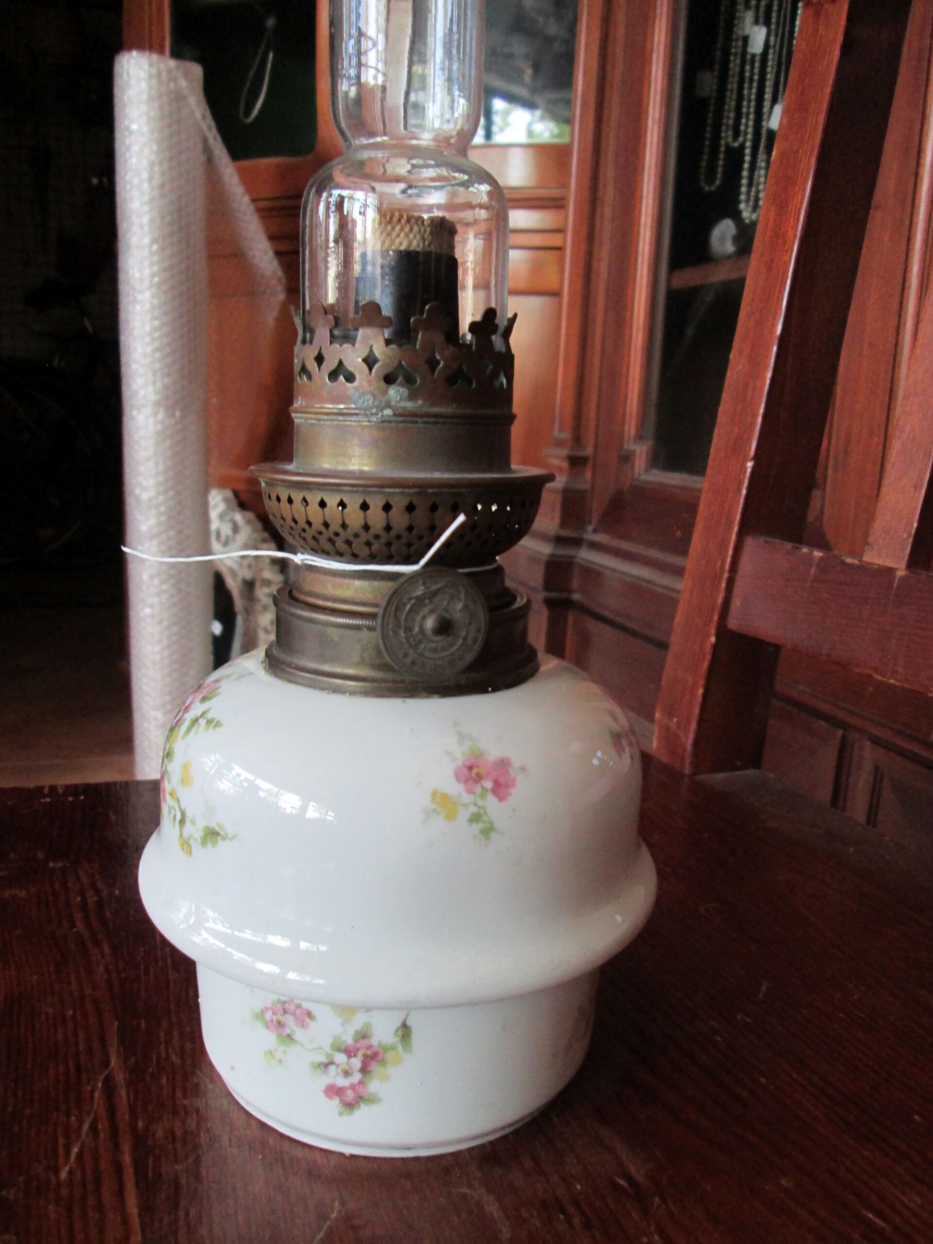 Porcelanowa lampa naftowa. - obrazek 3