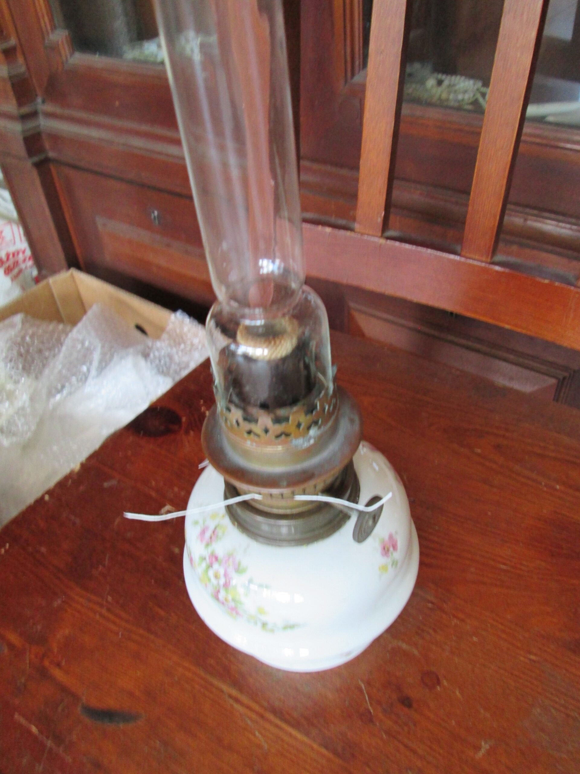 Porcelanowa lampa naftowa. - obrazek 4