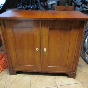 Komoda czereśniowa Biedermeier.
